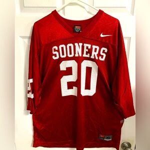 I am selling a Nike OU Sooners XL football jersey.